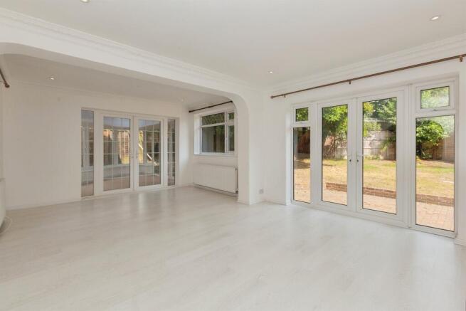 4 bed property, in Minton Rise, £800,000