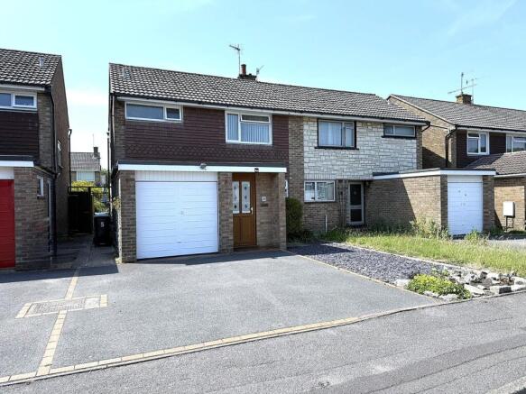 3 bed property, in Bailey Crescent, £349,950