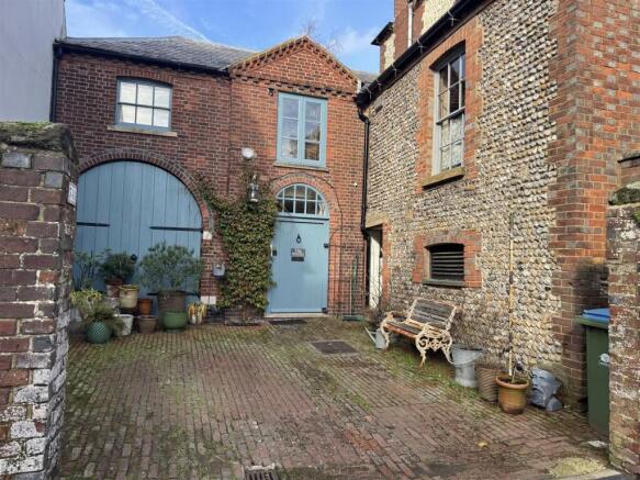 1 bed property, in Tarrant Street, £575,000