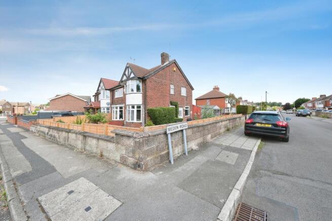 3 bed property, in Leas Road, £220,000