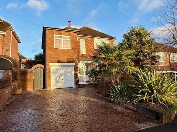4 bed property, in Grove Park, £600,000