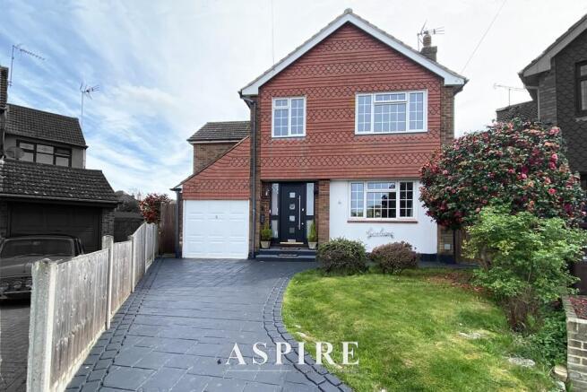 4 bed property, in Deerhurst Close, £575,000
