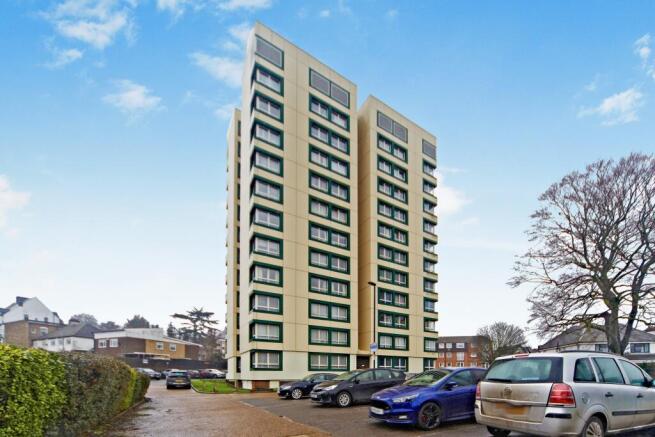 2 bed property, in Bramley Hill, £210,000