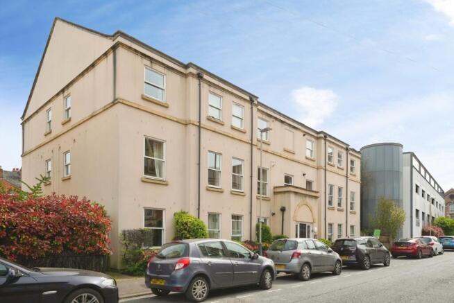 1 bed property, in Dunalley Street, £190,000
