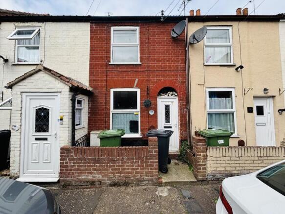 2 bed property, in Trinity Place, £85,000