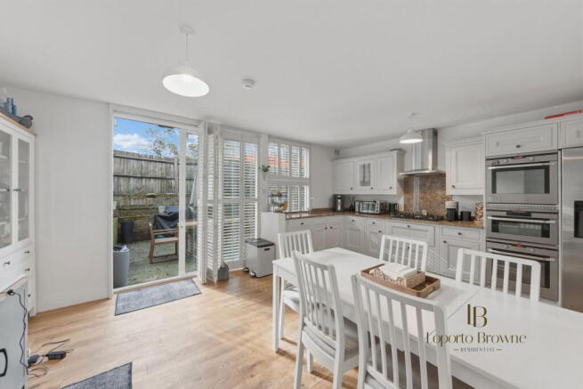 4 bed property, in Quickswood, £2,000,000