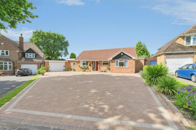 3 bed property, in Wylde Green Road, £675,000