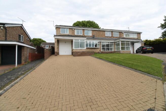 4 bed property, in Burnhope Road, £240,000