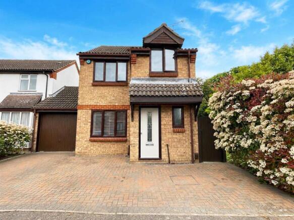3 bed property, in Pearce Manor, £450,000