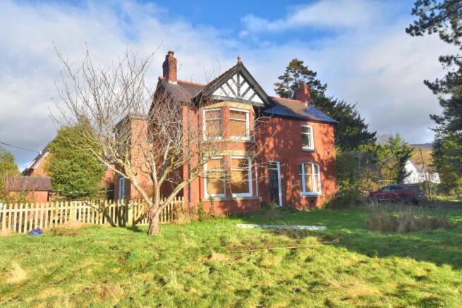 4 bed property, in Gellifor, £500,000