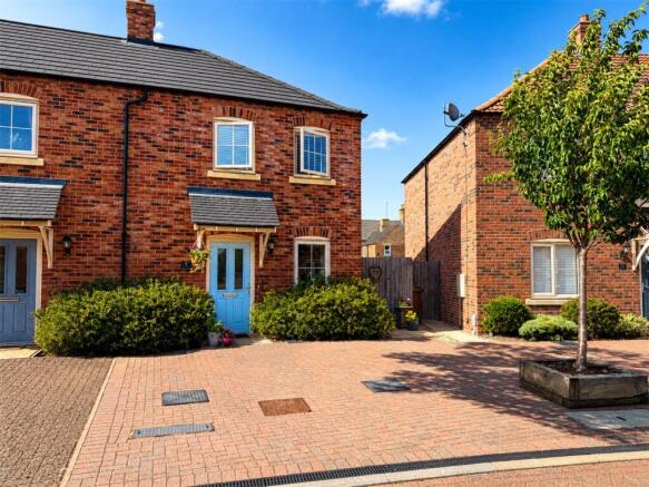 2 bed property, in Pell Close, £189,950