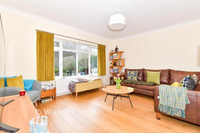 4 bed property, in Manor Rise, £675,000