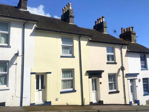 2 bed property, in Mount Pleasant Road, £250,000
