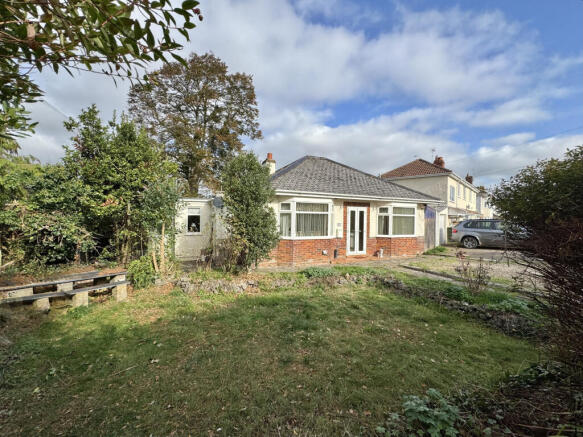 2 bed property, in Mountfields Road, £325,000