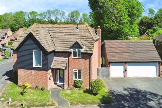 4 bed property, in Hardys Field, £775,000
