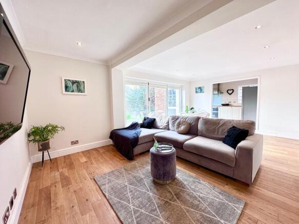 3 bed property, in Mons Avenue, £490,000