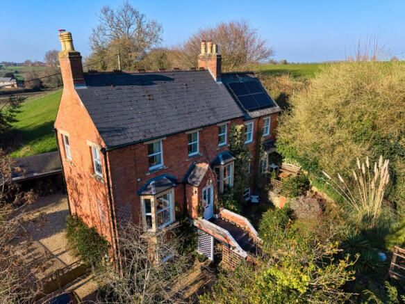 4 bed property, in Longhedge, £899,950