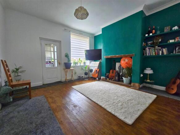 2 bed property, in Ulster Street, £75,000