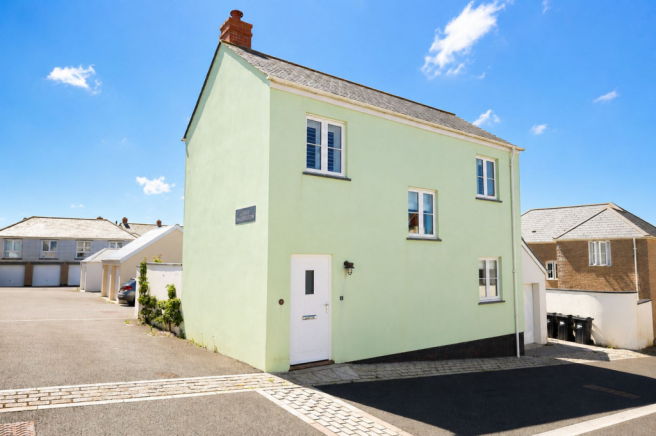 2 bed property, in Bownder Karleghyon, £319,950