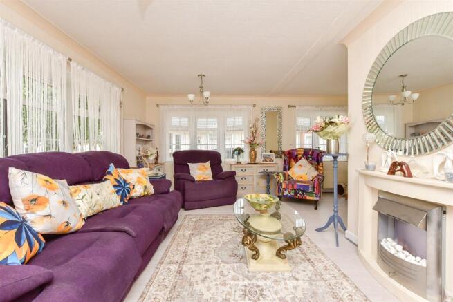 2 bed property, in Faversham Road, £150,000