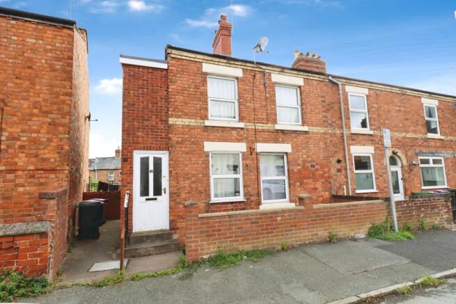 2 bed property, in Lord Street, £105,000