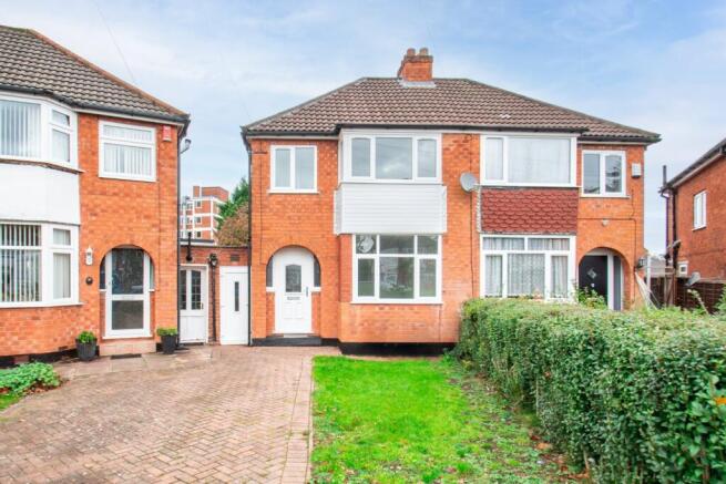 3 bed property, in Sylvan Avenue, £240,000