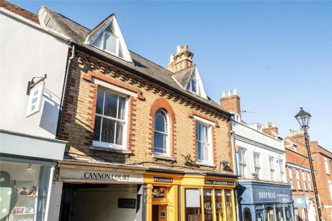 2 bed property, in High Street, £250,000