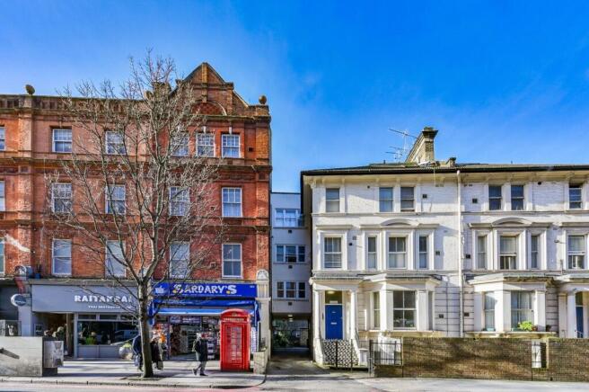 1 bed property, in Earls Court Road, £350,000