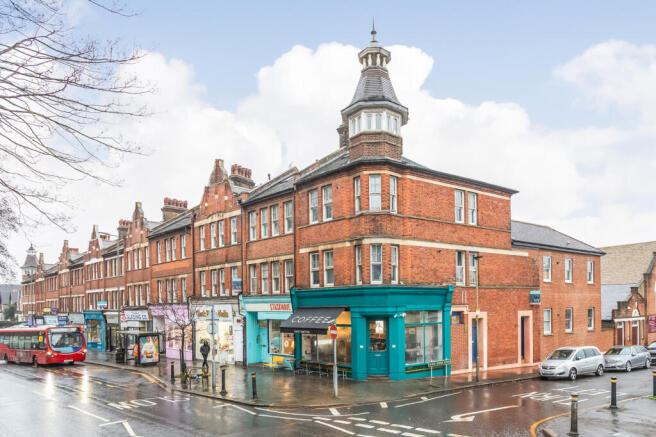 2 bed property, in Jelicoe House, £300,000