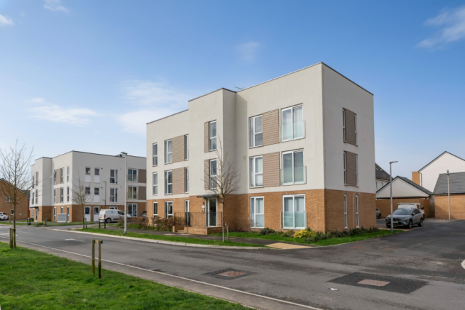 2 bed property, in 1 Jackson Way, £205,000