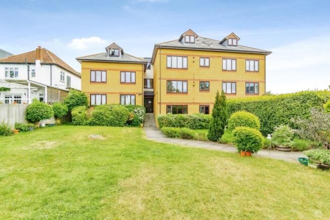 3 bed property, in South Norwood Hill, £270,000