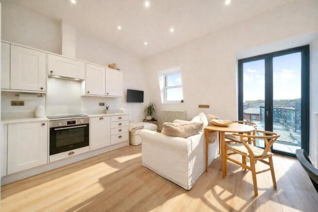 1 bed property, in West Hill, £375,000
