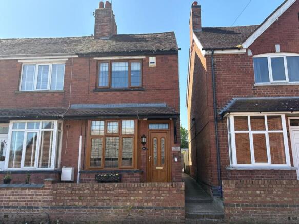 2 bed property, in Sutton Lane, £229,950