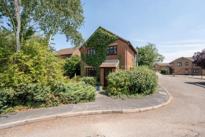 4 bed property, in Vermuyden Way, £400,000