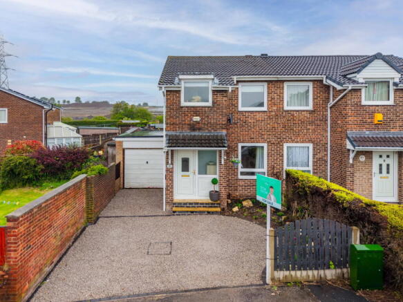 3 bed property, in Cloverlands Drive, £180,000