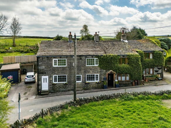 3 bed property, in 9-11 Lane Head, £360,000