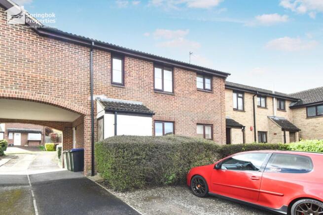 1 bed property, in Highgrove Close, £115,000