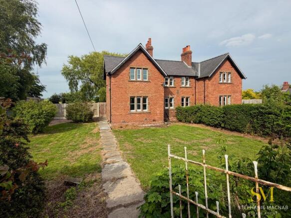 3 bed property, in Lord Sefton Way, £300,000