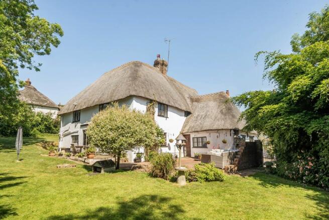 4 bed property, in Milborne St Andrew, £675,000