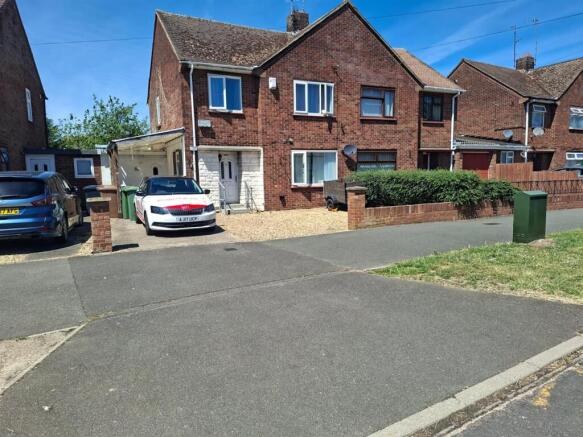 3 bed property, in Western Ave, £260,000