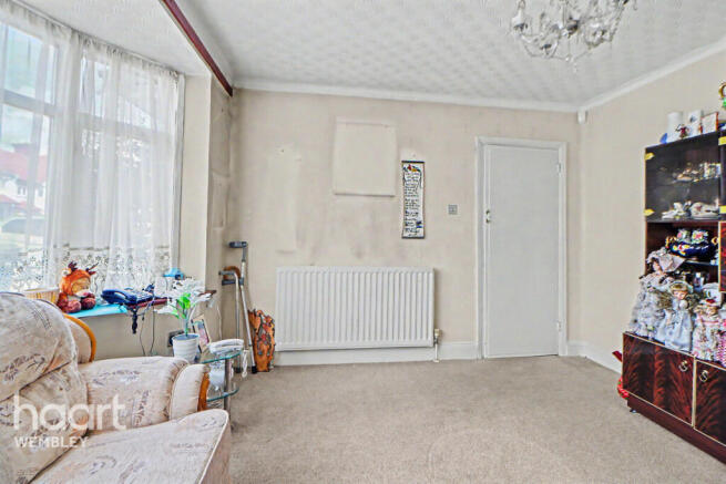 3 bed property, in Wembley Triangle, £500,000