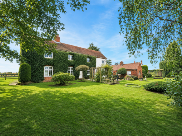 4 bed property, in Crabmill Lane, £700,000