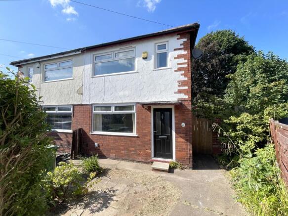 2 bed property, in Doyle Avenue, £225,000
