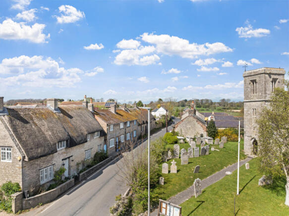 5 bed property, in Broadmayne, £540,000