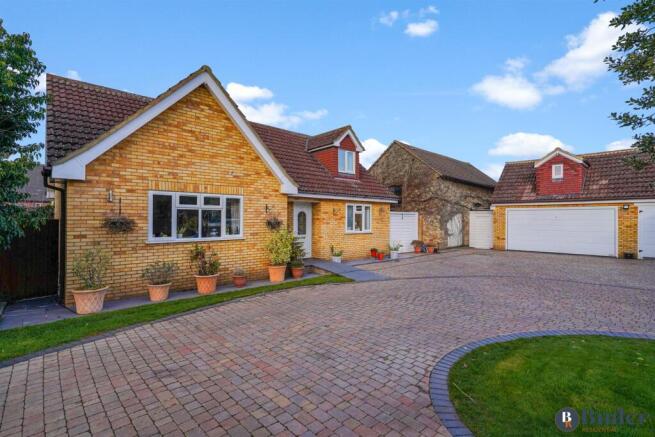3 bed property, in Baldock Road, £775,000