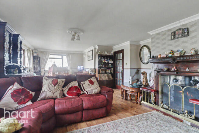 3 bed property, in Bell Farm Lane, £350,000