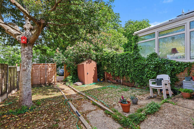 2 bed property, in North Road, £200,000