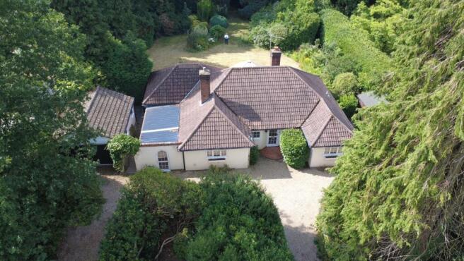 3 bed property, in Level Walk of Grayshott Village, £850,000