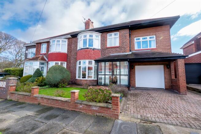 5 bed property, in Westfield Grove, £315,000