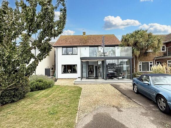 4 bed property, in Hengist Road, £800,000